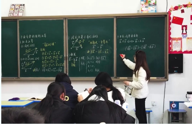 有温度的点灯人 | 优秀教师风采展示（三）：彭博