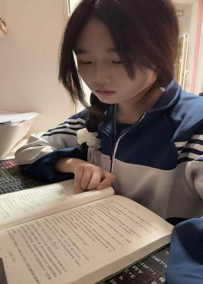 青衿之志 履践致远 | 学习之星：何欣蕊