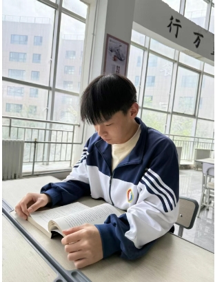 书林漫步 经典共享 | 学生荐书：《你当像鸟飞往你的山》