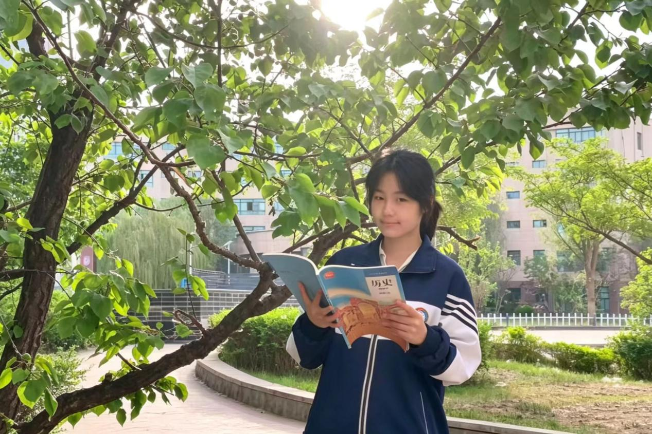 校园文字拼图・课桌旁札 | 平凡努力 自带光芒